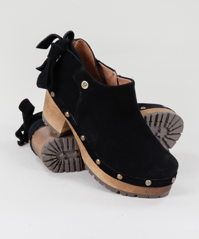 Botins Pretos de Senhora Ginova com Laço Atrás Botins Pretos de Senhora Ginova com Laço Atrás