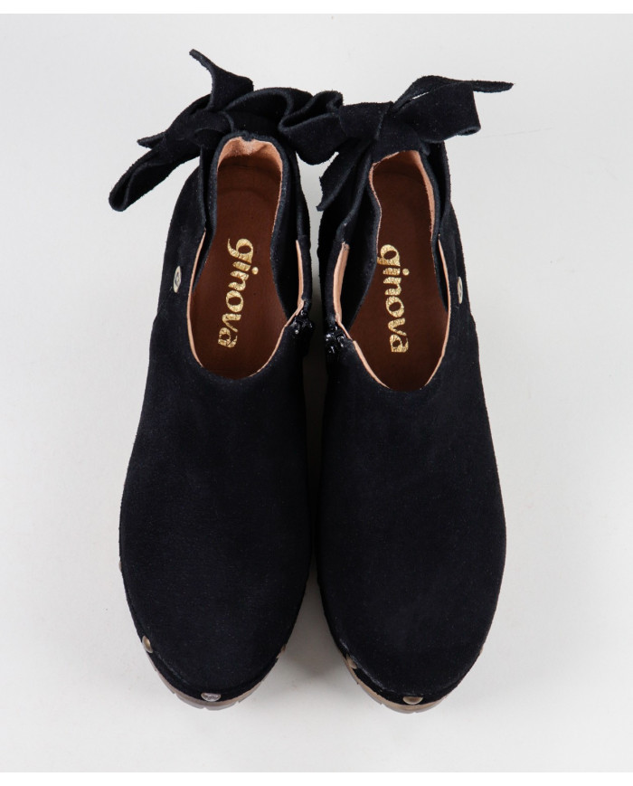 Black Boots of Lady Ginova with Lace Back