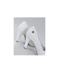 Elegant Shoes of Lady Ginova Open to the Front