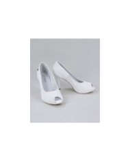 Elegant Shoes of Lady Ginova Open to the Front