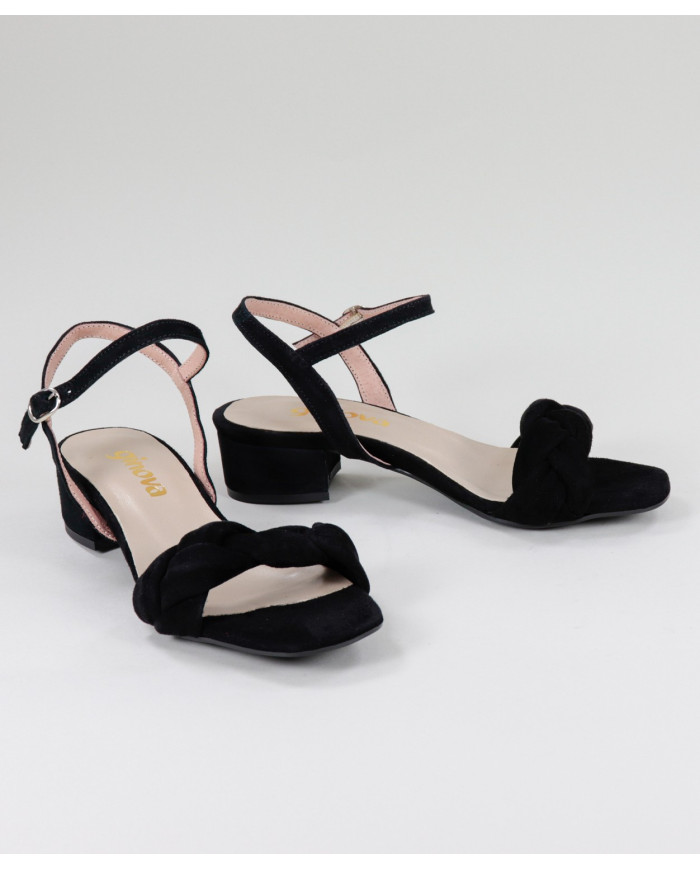 Black sandals of Lady Ginova with Strip Incoming