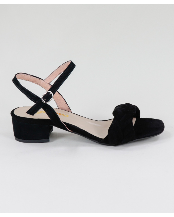 Black sandals of Lady Ginova with Strip Incoming