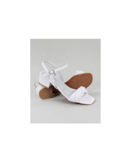 White sandals of Lady Ginova with Strip Incoming