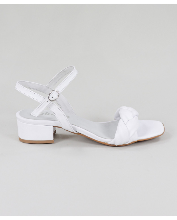 White sandals of Lady Ginova with Strip Incoming