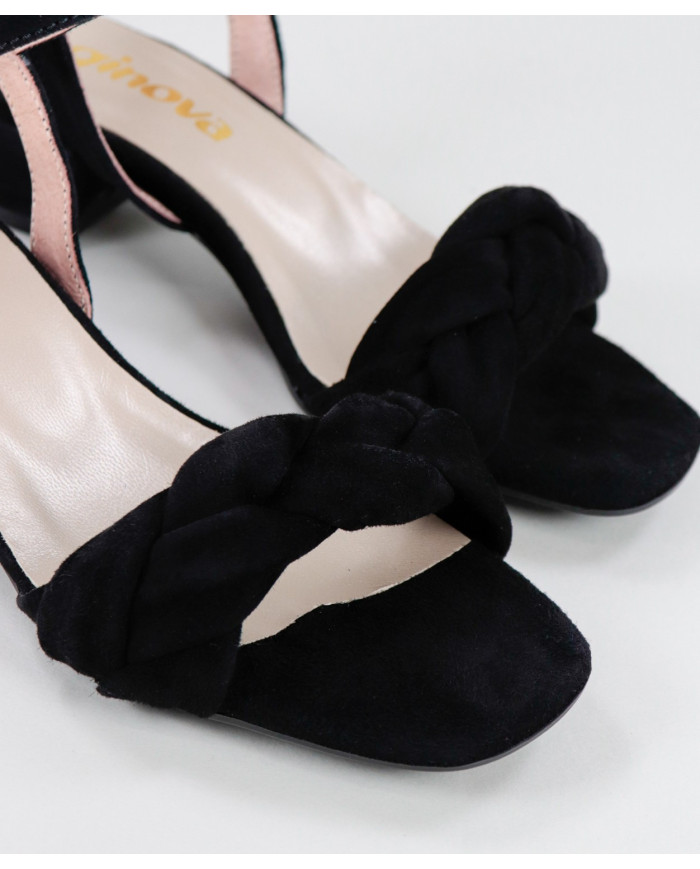 Black sandals of Lady Ginova with Strip Incoming