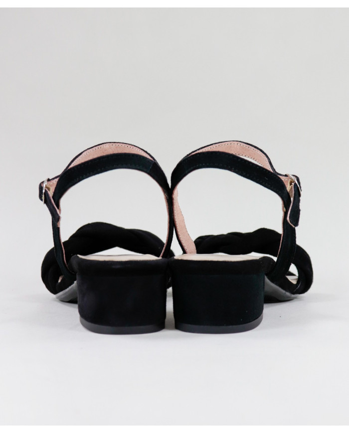 Black sandals of Lady Ginova with Strip Incoming