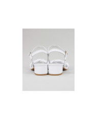 White sandals of Lady Ginova with Strip Incoming