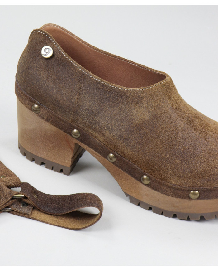 Camel Boots of Lady Ginova with Removable Strip