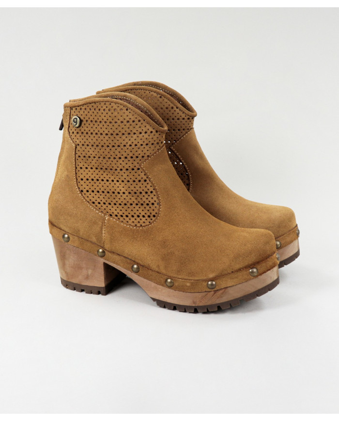 Botas de Senhora Ginova Perforated with Wood Sole
