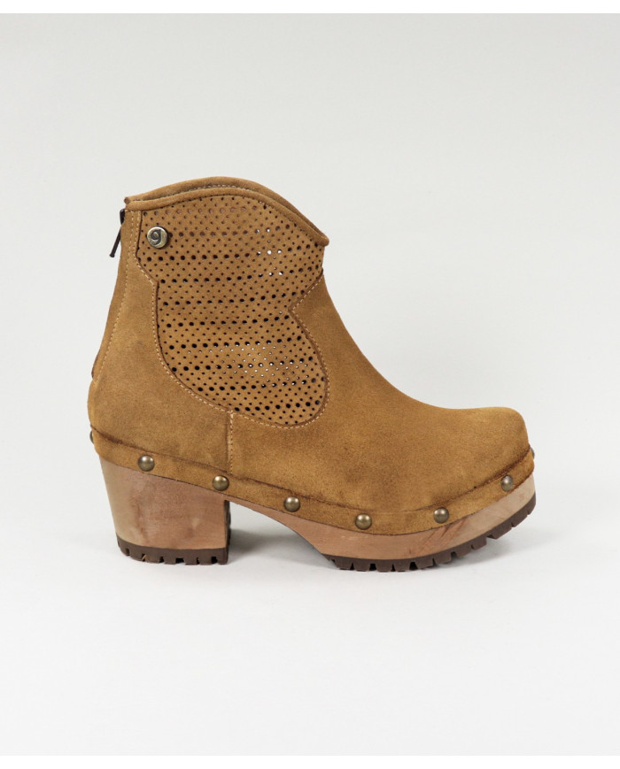 Botas de Senhora Ginova Perforated with Wood Sole