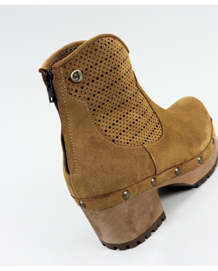 Botas de Senhora Ginova Perforated with Wood Sole