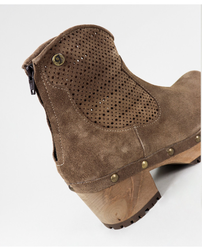 Botas de Senhora Ginova Perforated with Wood Sole
