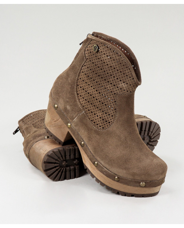 Botas de Senhora Ginova Perforated with Wood Sole