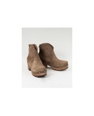 Botas de Senhora Ginova Perforated with Wood Sole