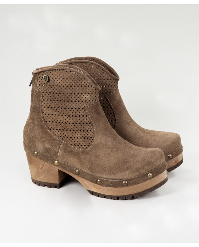 Botas de Senhora Ginova Perforated with Wood Sole
