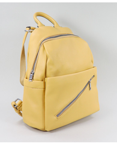 Mochila amarilla con bolsillos en el frente