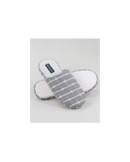 Zapatillas de dormitorio de la plaza negra de las mujeres