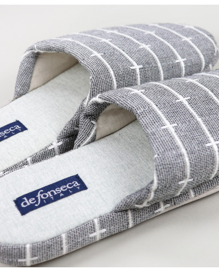 Chinelos de Quarto Pretos de Senhora aos Quadrados