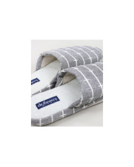 Zapatillas de dormitorio de la plaza negra de las mujeres