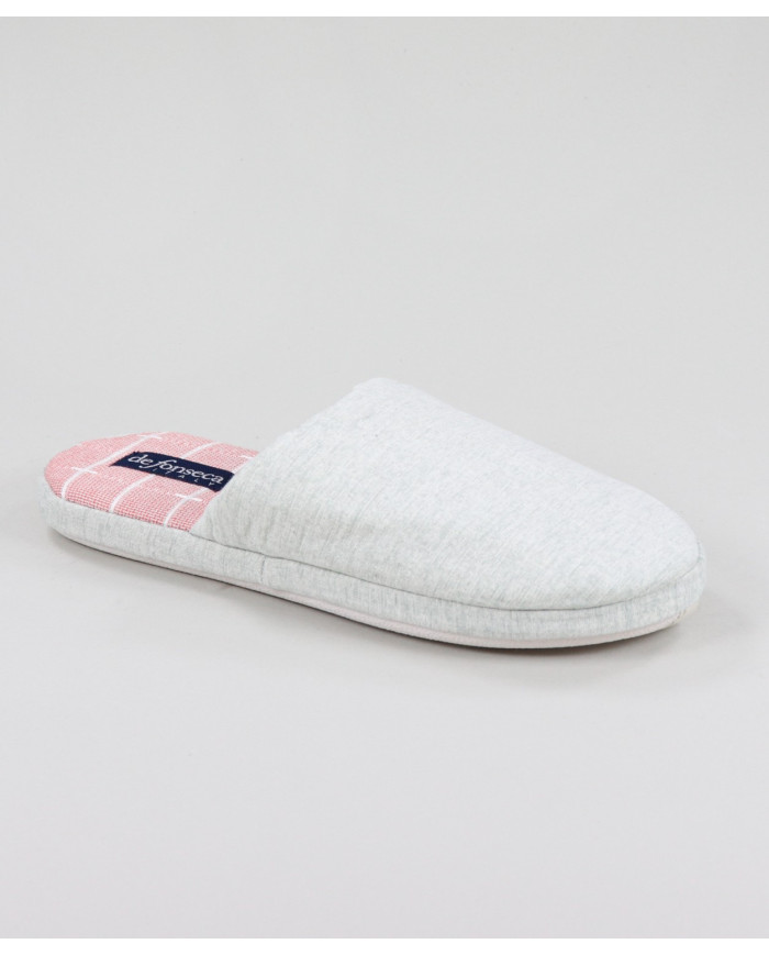 Chinelos de Quarto Cinza de Senhora aos Quadrados