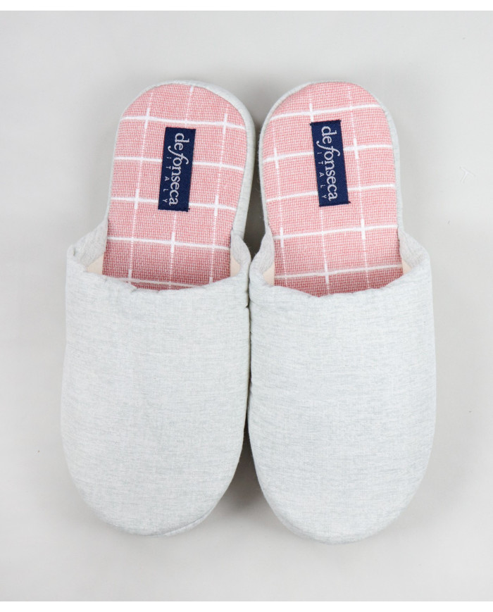 Chinelos de Quarto Cinza de Senhora aos Quadrados