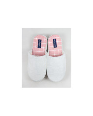 Zapatillas de habitación gris de mujeres a cuadrados