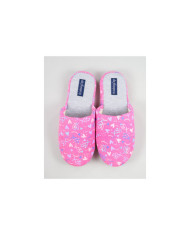 Zapatillas de habitación rosa con corazones