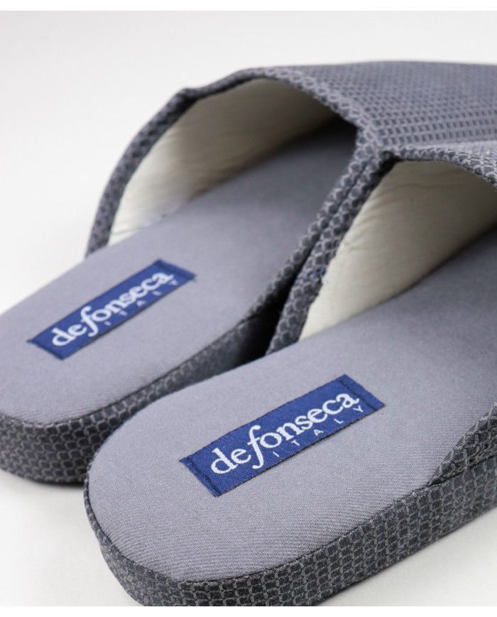 Zapatillas de habitación de hombres grises