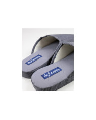 Zapatillas de habitación de hombres grises