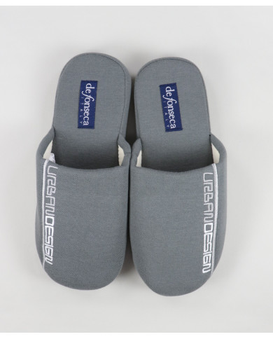 Zapatillas de la habitación gris oscuro de los hombres