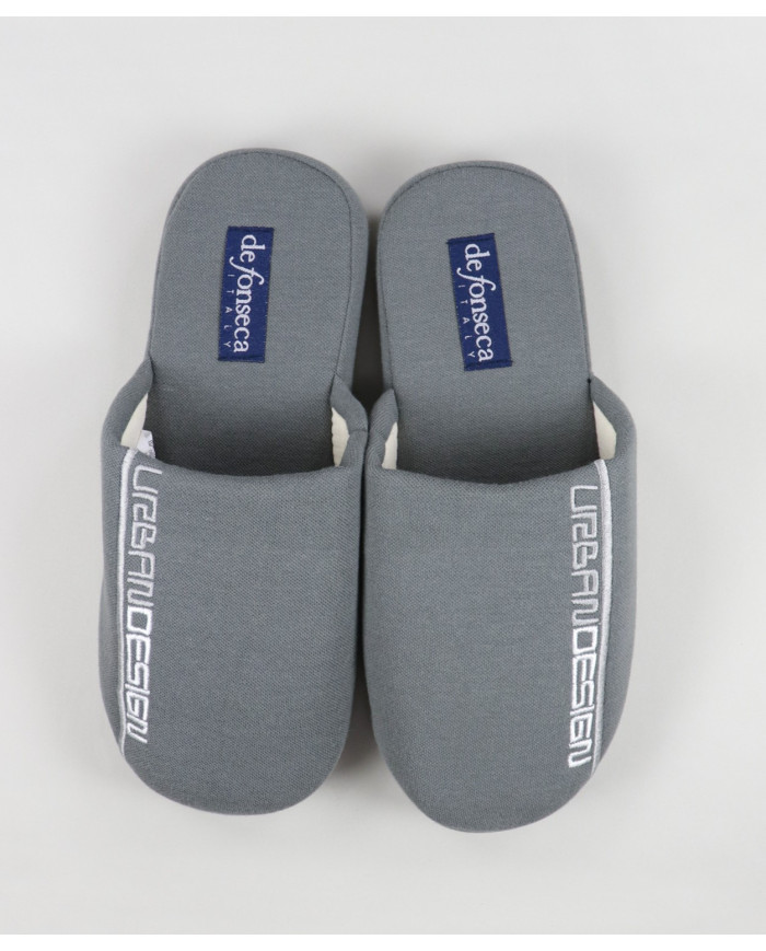 Zapatillas de la habitación gris oscuro de los hombres