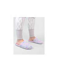 Zapatillas de habitación gris para mujeres a corazones