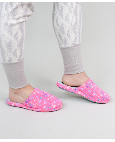 Zapatillas de habitación rosa con corazones