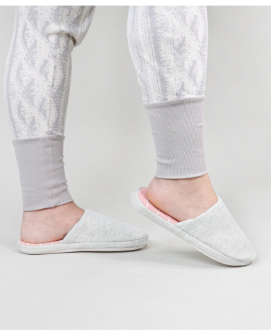 Zapatillas de habitación gris de mujeres a cuadrados