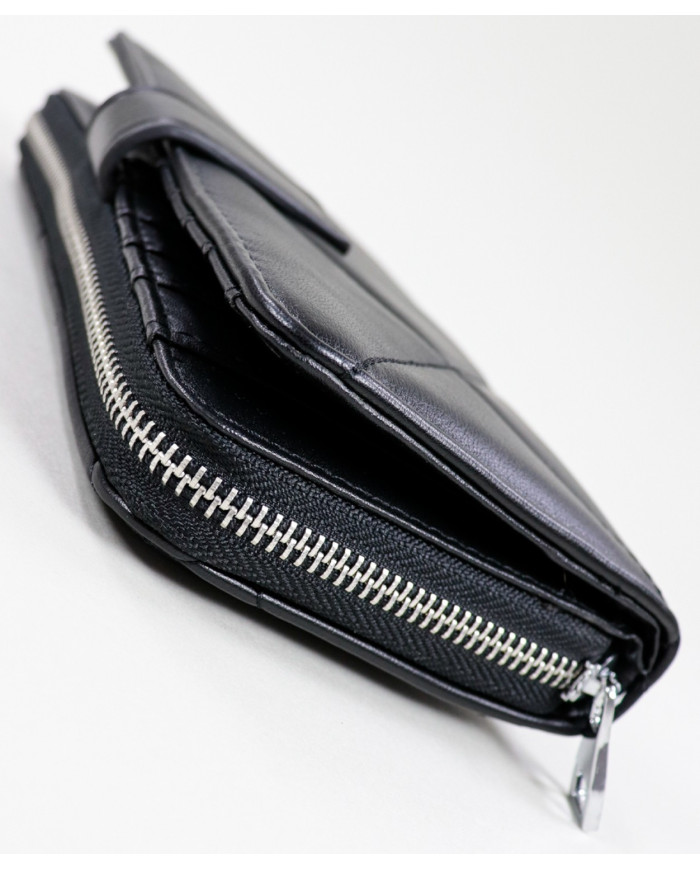 Cartera negra de mujeres con costuras