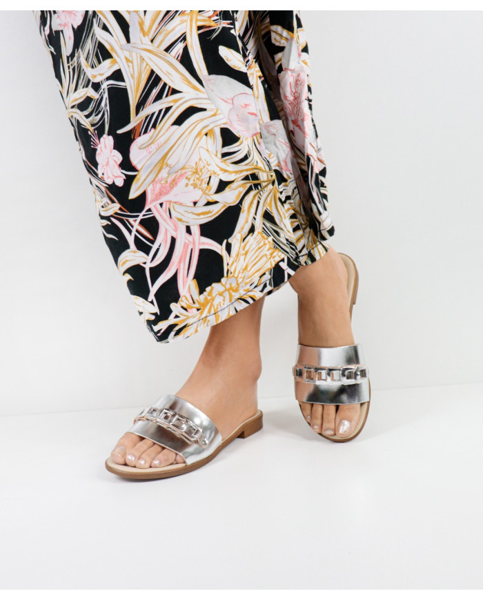 Silver Slippers of Lady Ginova with Strip Decorated