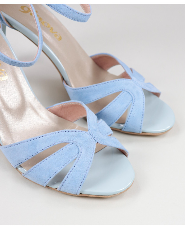 Blue Sandals by Mrs. Ginova de Tiras Cruzadas