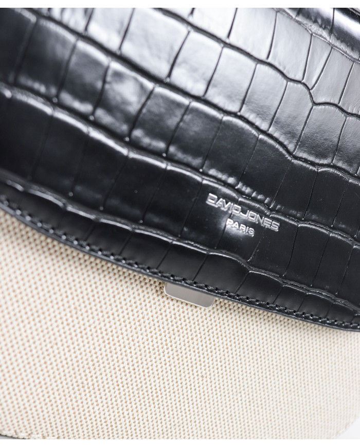 Mala Preta de Senhora Elegante