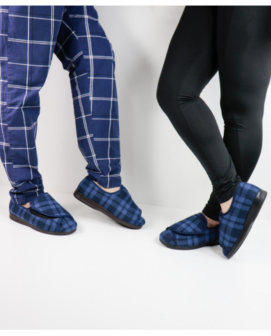 Pantufas Ginova em Xadrez Azul com Pelo no Interior