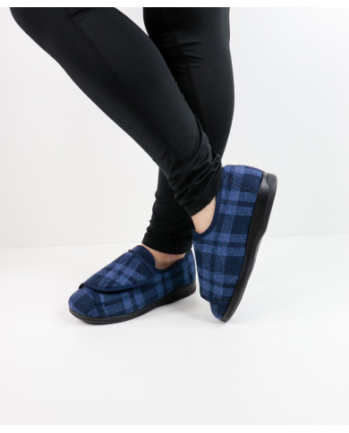 Pantufas en Ajedrez Azul con Porno Interior