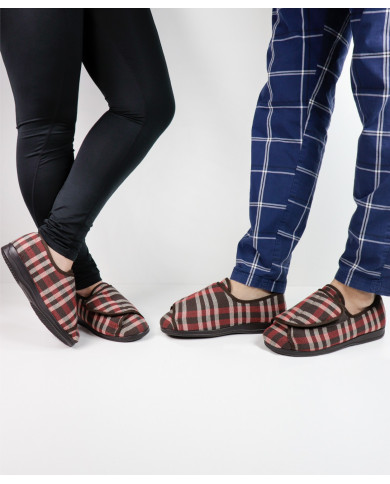 Pantufas en Ajedrez Rojo con Poro Interior