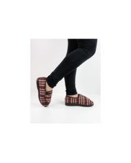 Pantufas en Ajedrez Rojo con Poro Interior