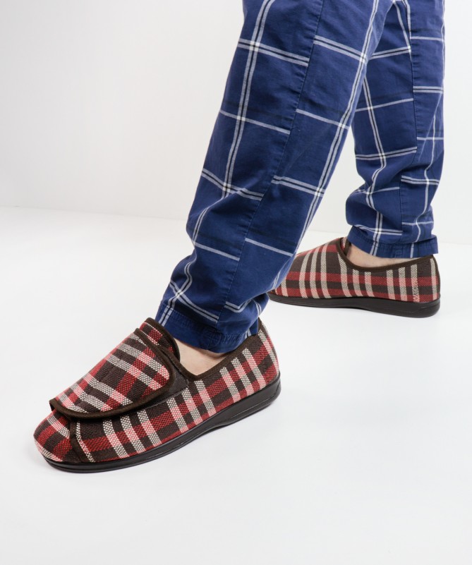 Pantufas Ginova em Xadrez Vermelho com Pelo no Interior de Homem