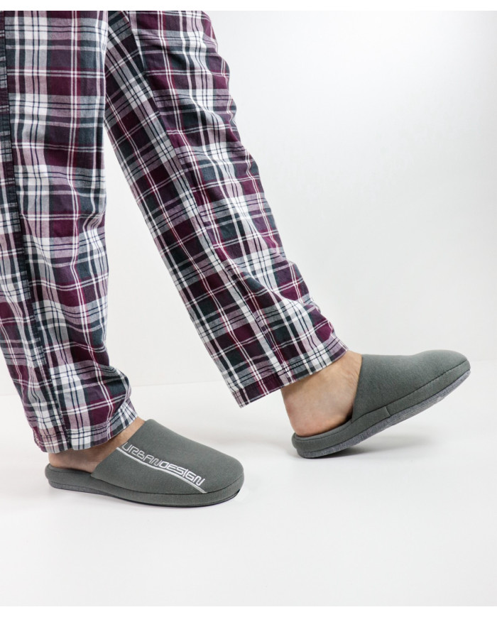 Zapatillas de la habitación gris oscuro de los hombres