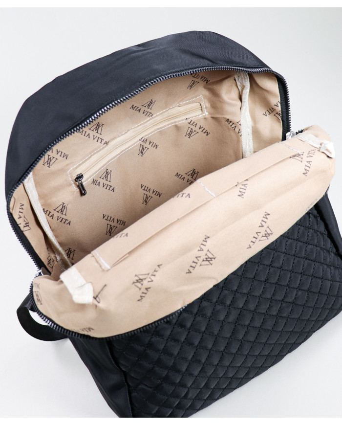 Mochila Preta de Senhora com Padrão de Costuras