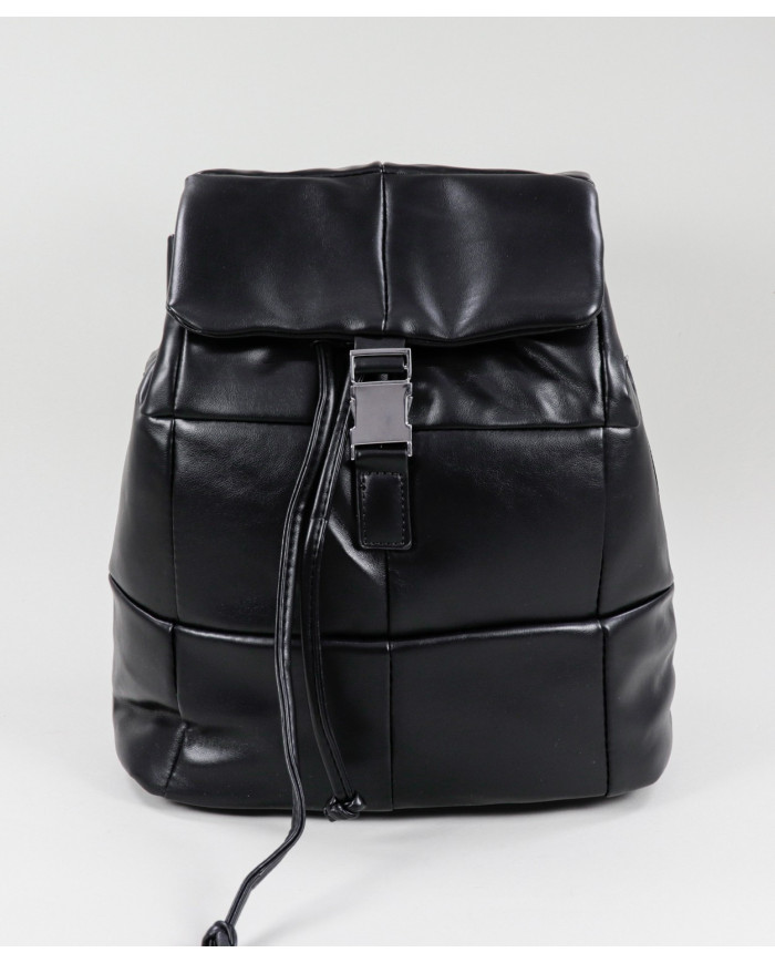 Mochila negra con cordones ajustables