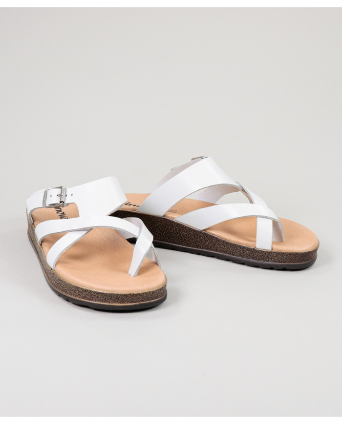 Chinelos Brancos de Senhora Ginova com Fivela