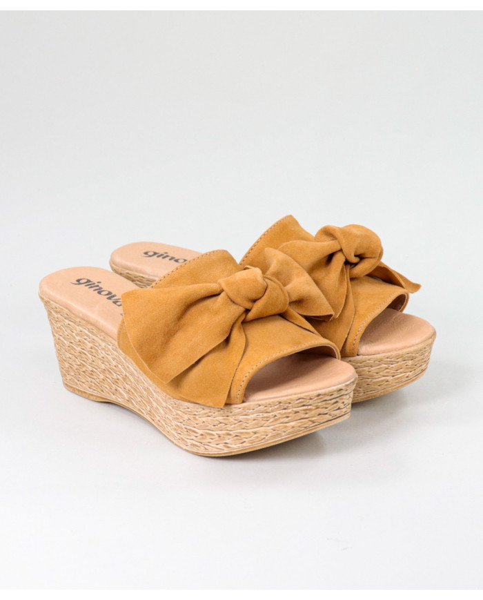 Women's Camel Slippers in Cunha with Lace