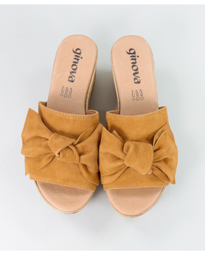 Women's Camel Slippers in Cunha with Lace
