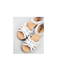 Sandalias de Madame Ginova con rayas cruzadas en la piel